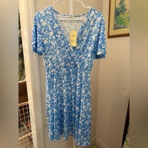 UVN Blue Short Sleeve Floral Dress. Size Medium. NWT